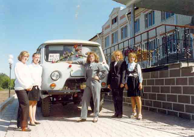 Автопарк школы составляют  легковой автомобиль ВАЗ 11113 и учебный